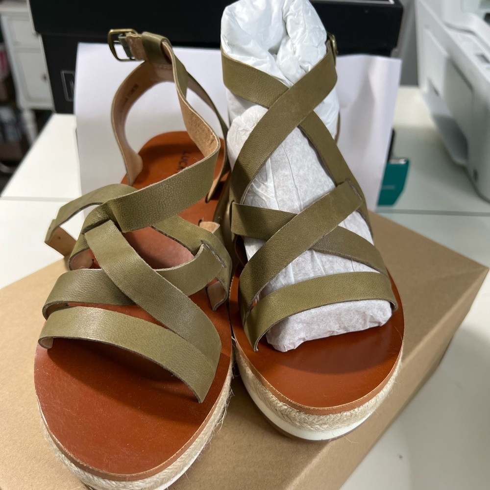 Lucky Brand Sandals